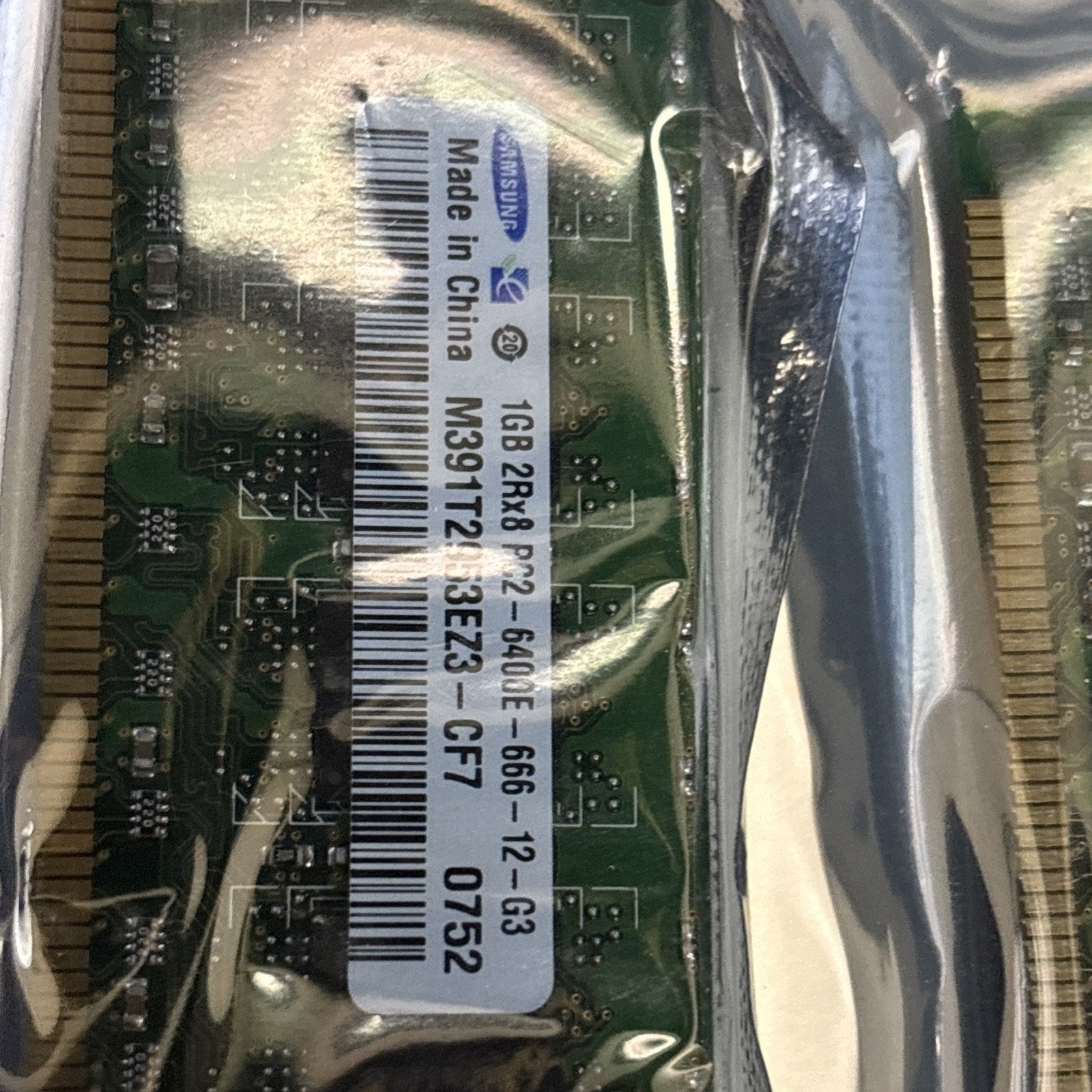 SAMSUNG 4GB (4x1GB) 1GB 2Rx8 PC2-6400E-666-12-G3 M391T2953EZ3-CF7 0752