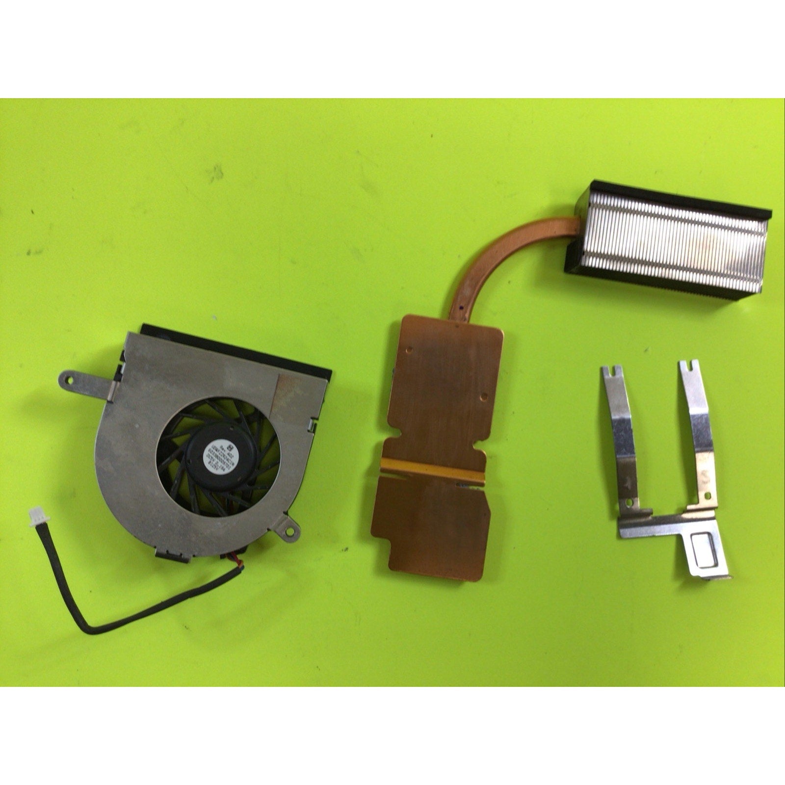 Toshiba A205-S5804 CPU Cooling Fan with Heatsink 6033B0009701 6043B0034601