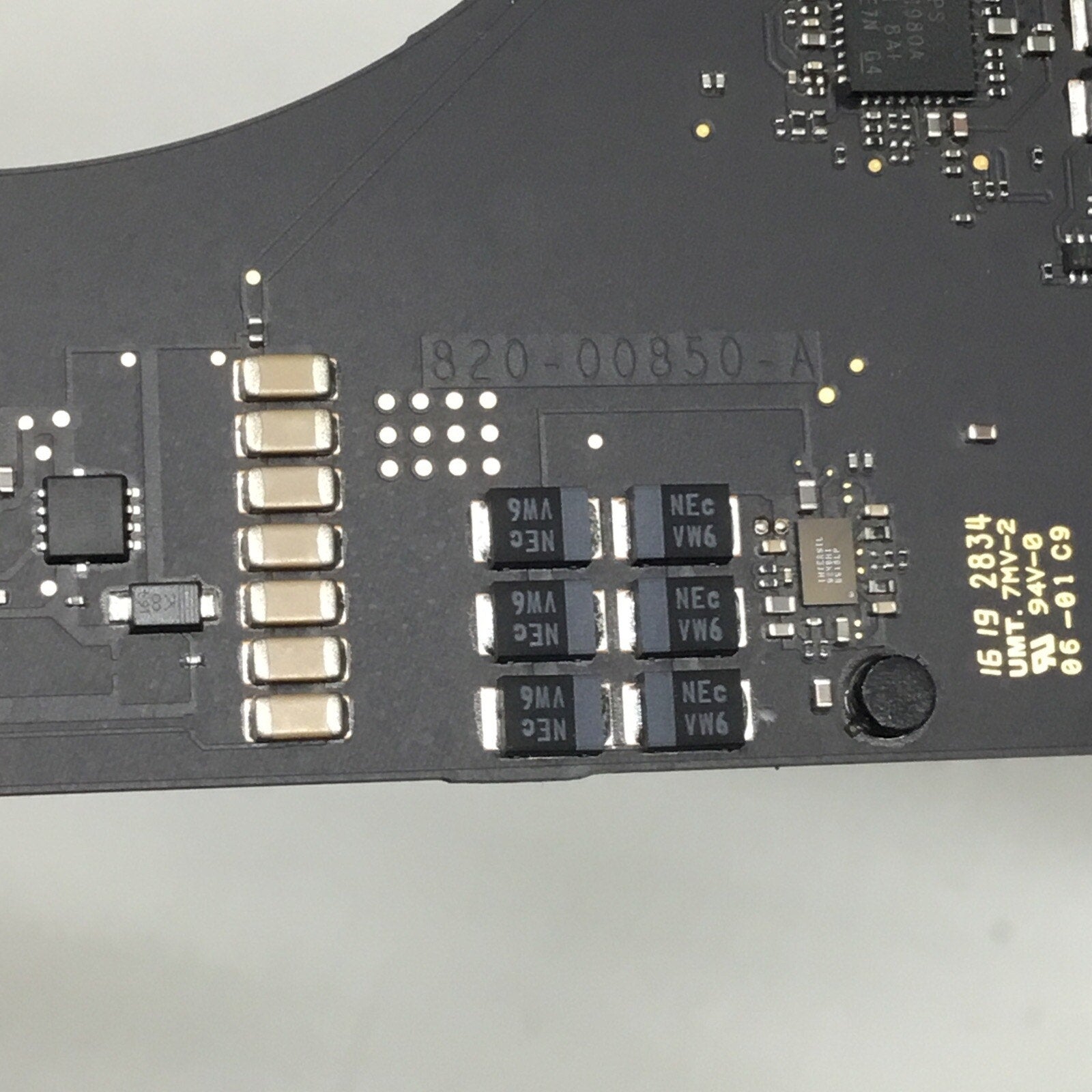 FOR PARTS Logic Board A1989 13" 2018 i5 2.4GHz 8GB RAM 256GB 820-00850-A