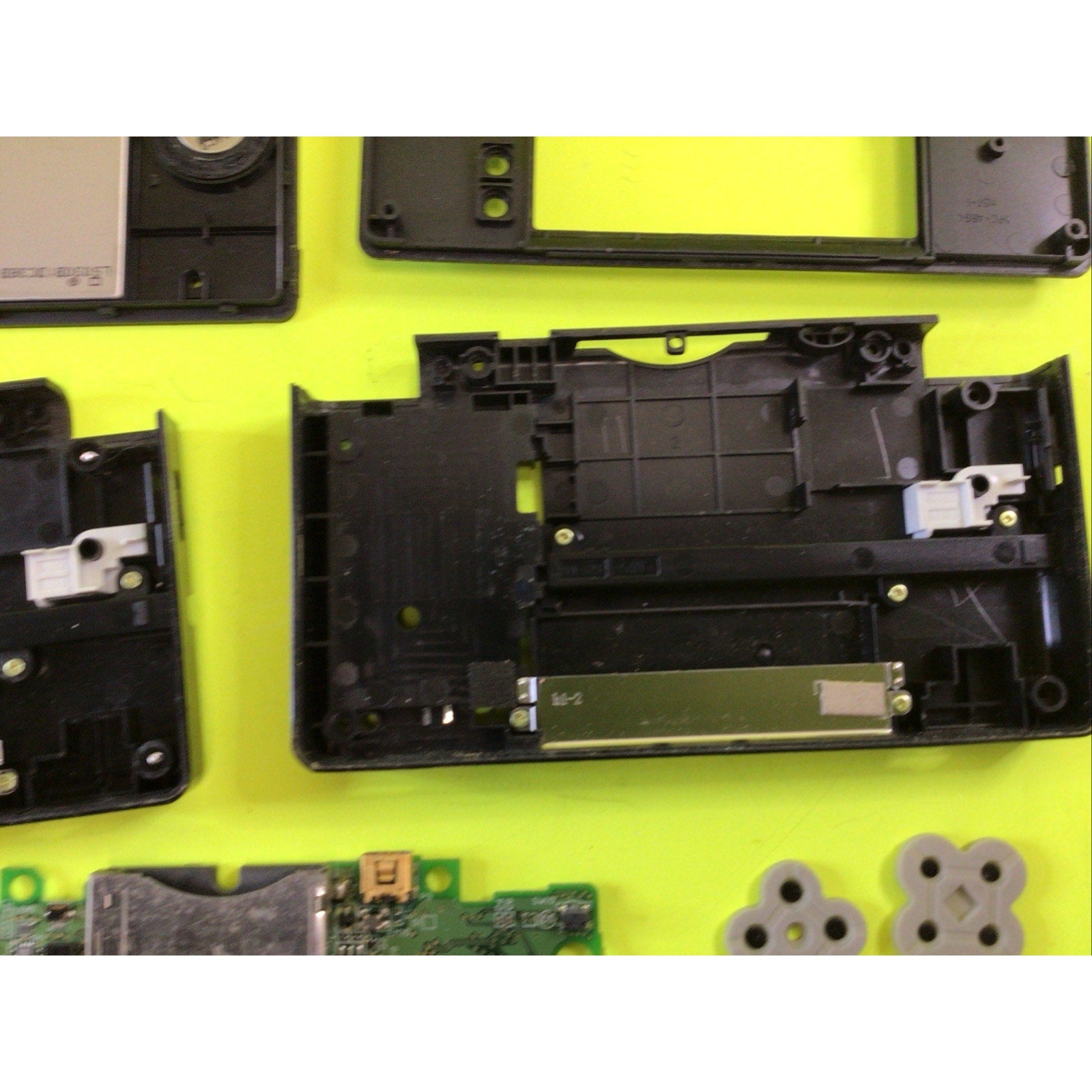 Nintendo DS Lite Boneyard Lot FOR PARTS and REPAIR