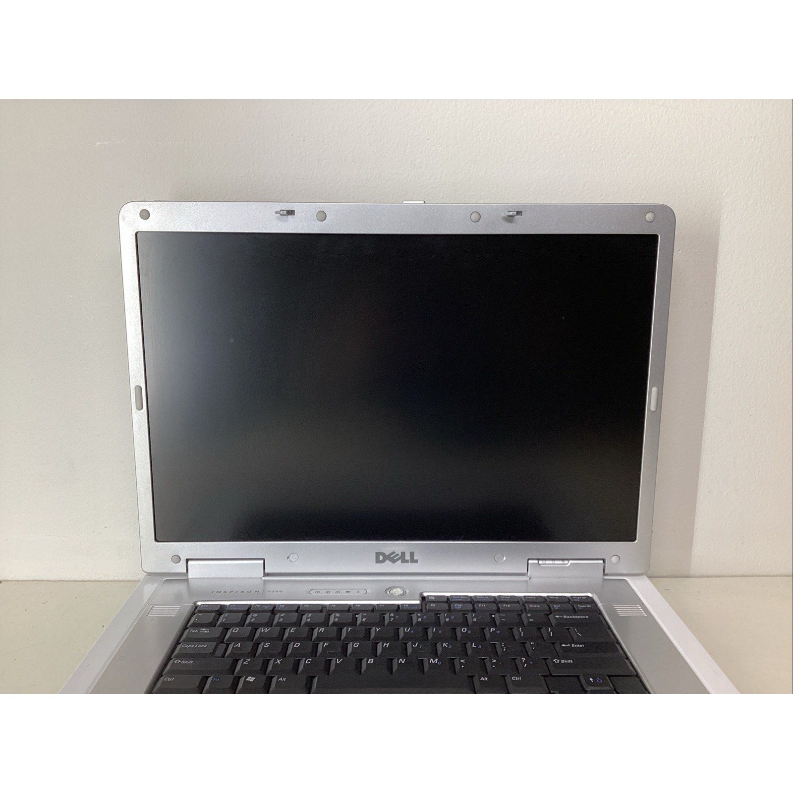 Dell Inspiron 9300 17" Laptop Intel Centrino 768MB RAM - For Parts