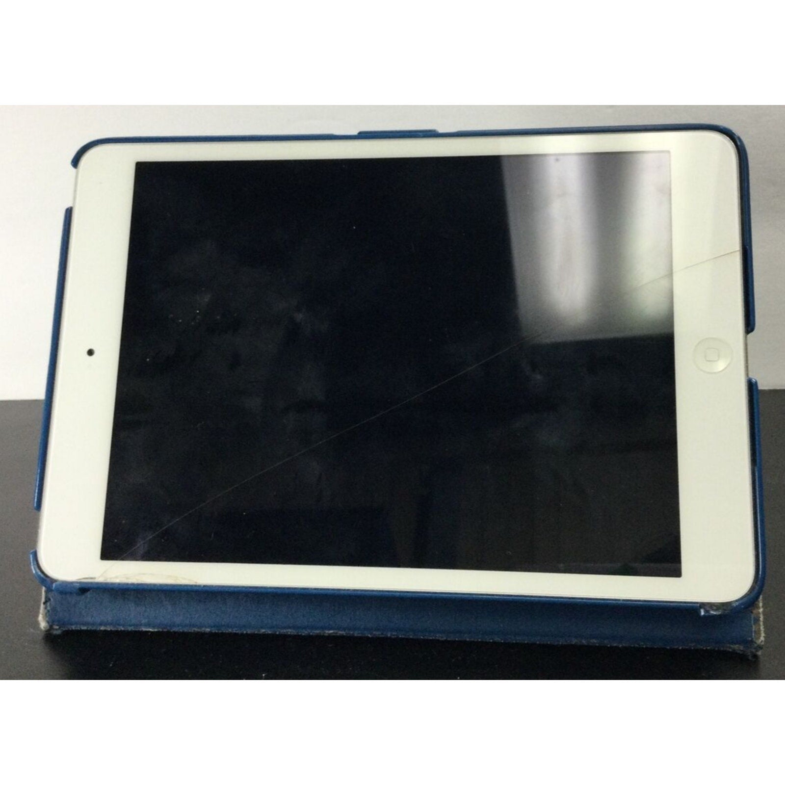 Apple iPad mini 2 - Silver, No Power & Broken Screen - FOR PARTS ONLY