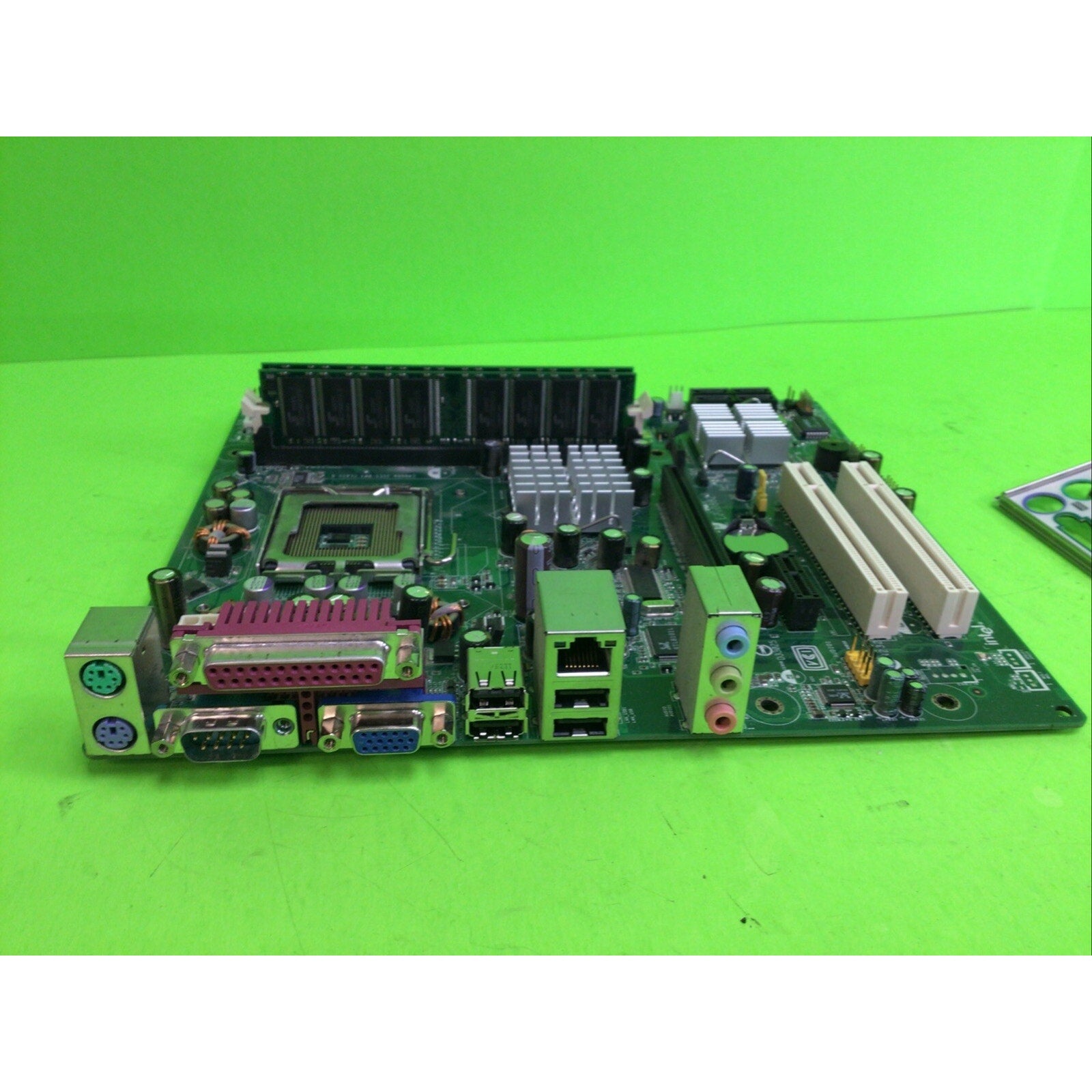 Intel D101GGC E210882 Desktop Micro ATX LGA775 with I/O Shield and 1GB RAM