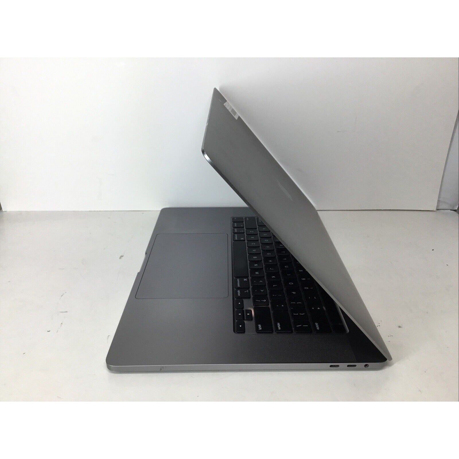 Apple MacBook Pro 16'' - 2.6GHz 6-Core Core i7, 16GB RAM, 512GB SSD (A2141)