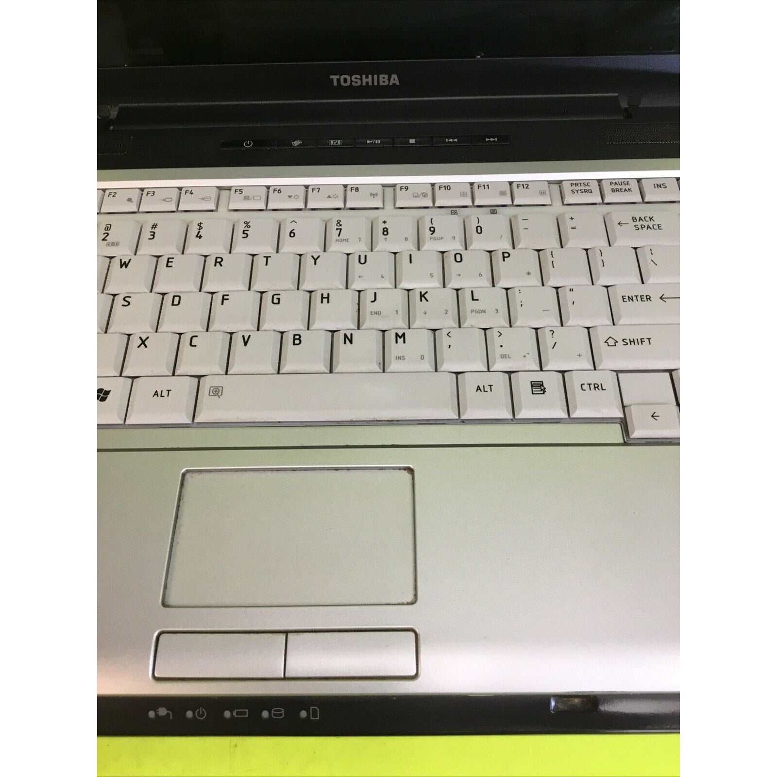 Toshiba Satellite A215-S5822 FOR PARTS or REPAIR