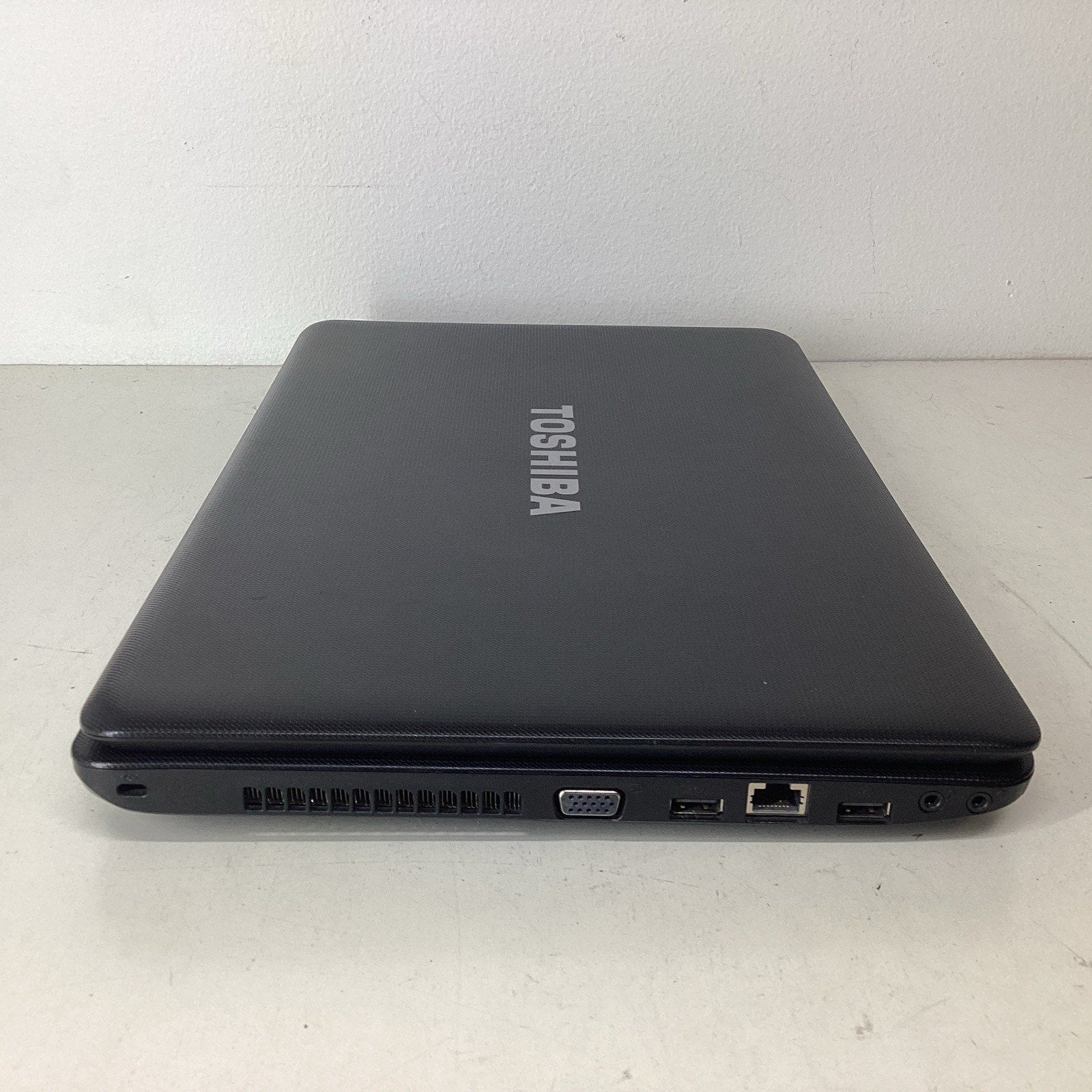 Toshiba Satellite C655-S5082 15.6" Intel Celeron 2.2GHz 2GB RAM No HDD-For Parts