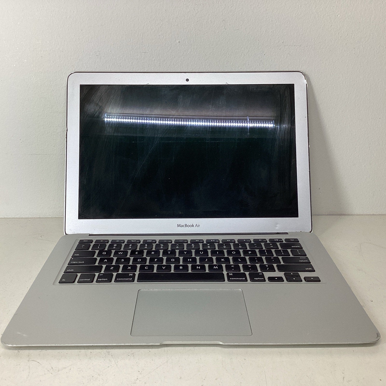 Apple MacBook Air 13.3" A1466 Dual Core Intel i5 4GB RAM - For Parts