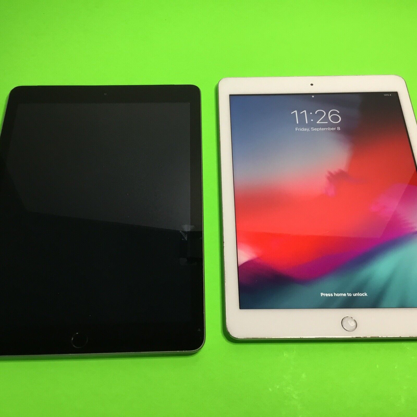 Lot of 2x Apple iPad 5th Gen a1823 and a1822 FOR PARTS ONLY