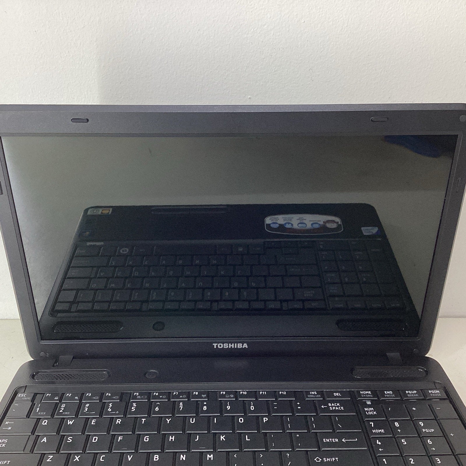 Toshiba Satellite C655-S5082 15.6" Intel Celeron 2.2GHz 2GB RAM No HDD-For Parts