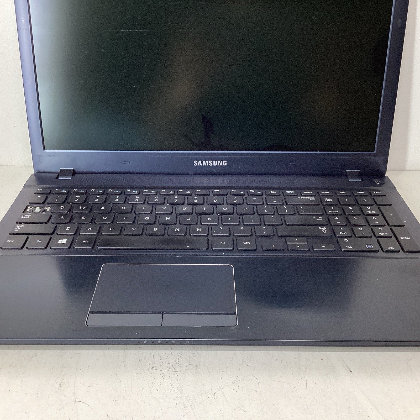 Samsung NP470R5E 15.6" Dark Blue Laptop 8GB RAM 500GB SSD Bad Screen - For Parts
