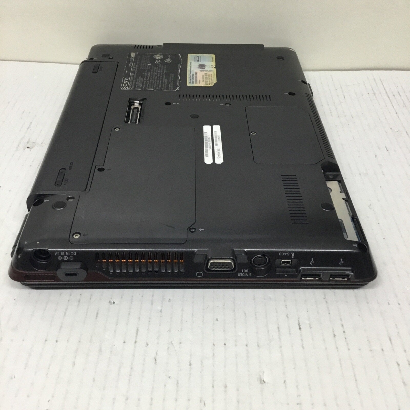 SONY VAIO PCG-6R3L Centrino Duo / No Adapter/ No HDD / Bad Batt / Doesn't power