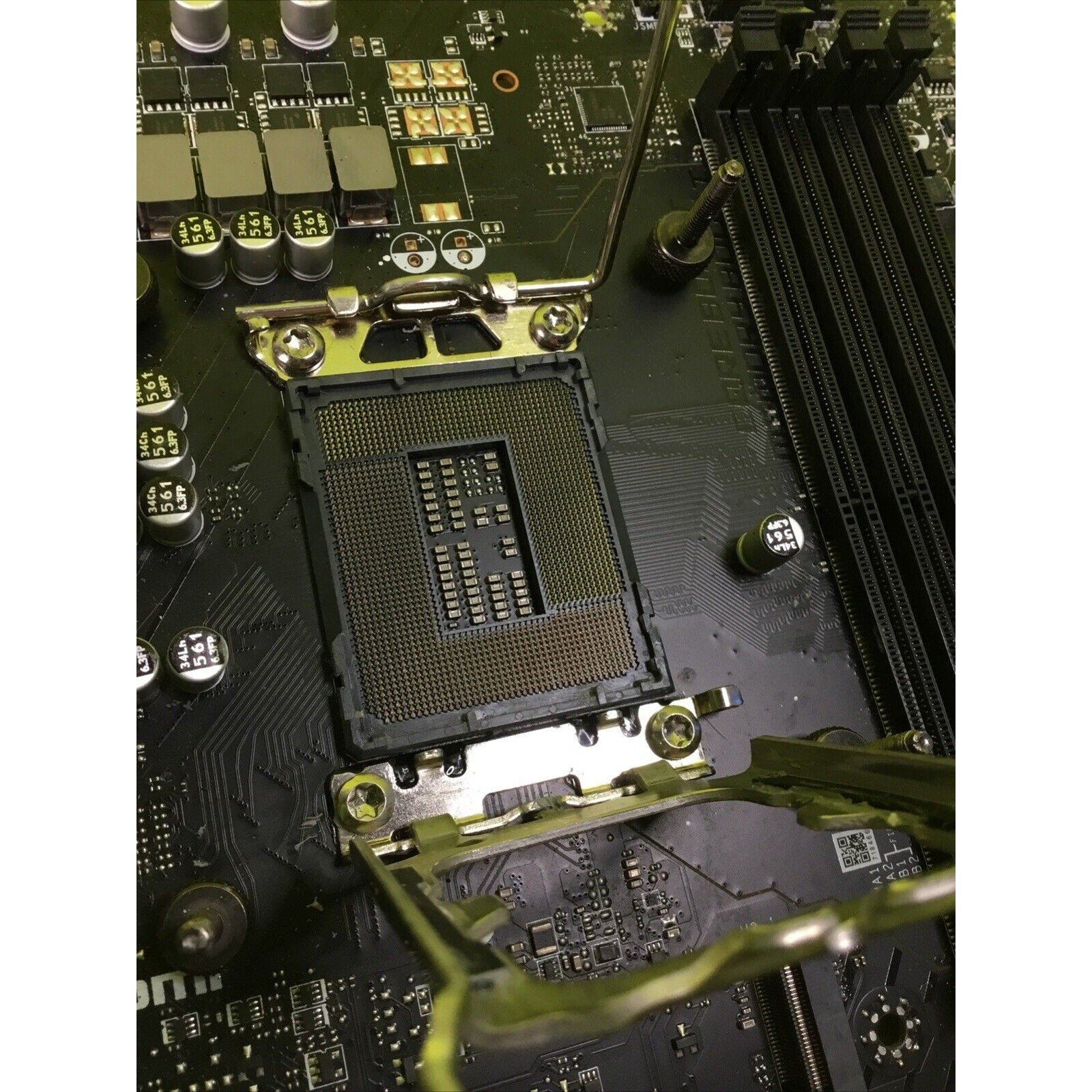 MSI PRO B760-P WiFi DDR5 INTEL LGA 1700 ATX MOTHERBOARD FOR PARTS or REPAIR