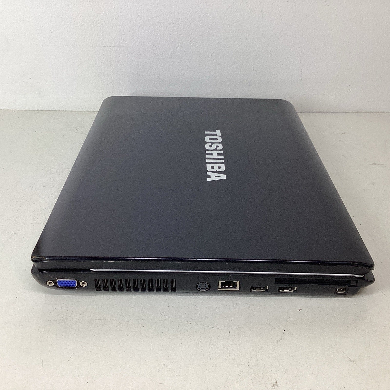 Toshiba Satellite A215-S7437 Laptop AMD Turion 64 X2 2GB RAM 120GB SSD-For Parts